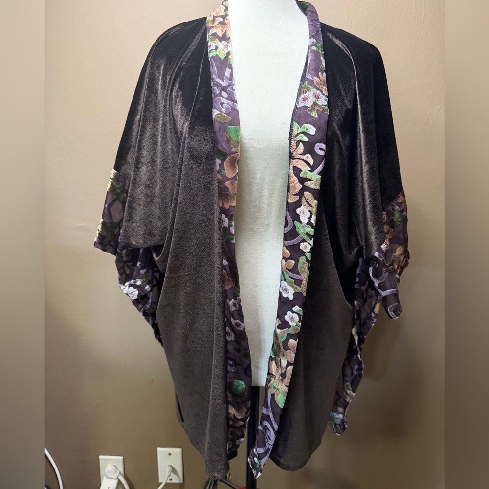Do Everything In Love O/S Floral Trim Velvet Kimono Cardigan - Picture 1 of 8